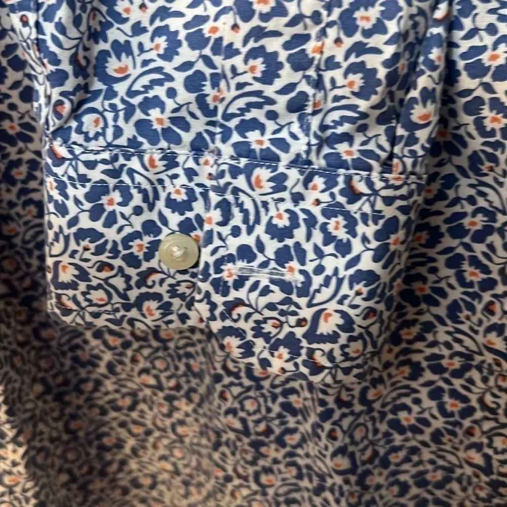 Banana Republic floral shirt size 15 non iron slim fit 33-34” made in Sri Lanka